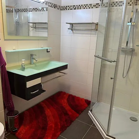 Luebke Souterrain Apartment