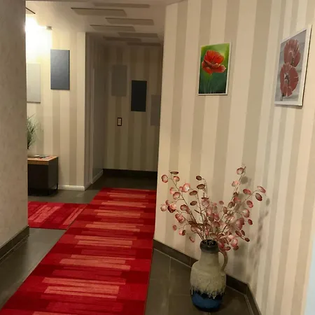 Luebke Souterrain Apartment *